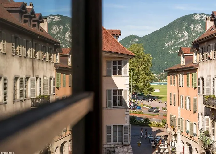 Annecy Historical Center - 165 Square Meter - 3 Bedrooms & 3 Bathrooms